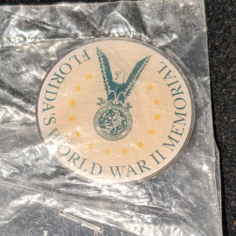 Florida's World War II Memorial Medal Enamel Pin Eagle State Seal NWOT